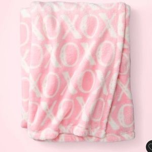 Target XOXO Valentine’s Day Fleece Blanket